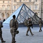 Louvre burglary: two new suspects under investigation, three released