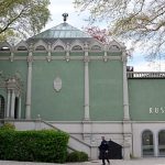 MEPs urge Commission leaders to stop Russia from returning to the Venice Biennale