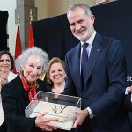 Felipe VI presents Margaret Atwood, author of ‘The Handmaid’s Tale’, with 2025 Joan Margarit prize