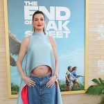 Why is the internet accusing Anne Hathaway of wearing a fake pregnancy belly?