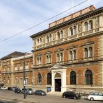 Thieves buy tickets before plundering necklace worth millions from Vienna museum